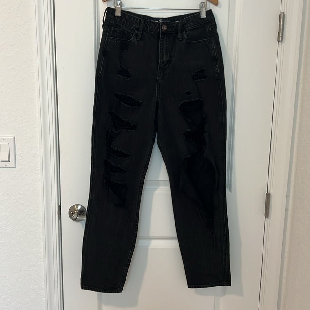 Hollister Vintage Stretch Ultra High-Rise Mom Jeans
Black Destroy W28 L27 7R